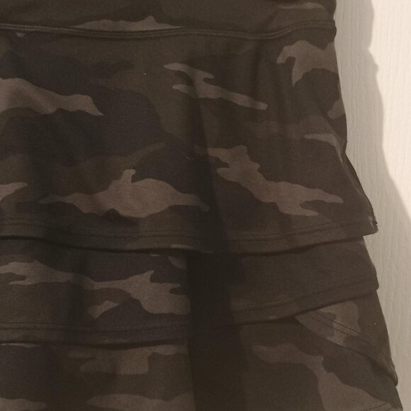 Athleta Girl/Swing Skort/Girls M 8-10/Black Gray Camo/Athletic Activewear - Picture 8 of 9